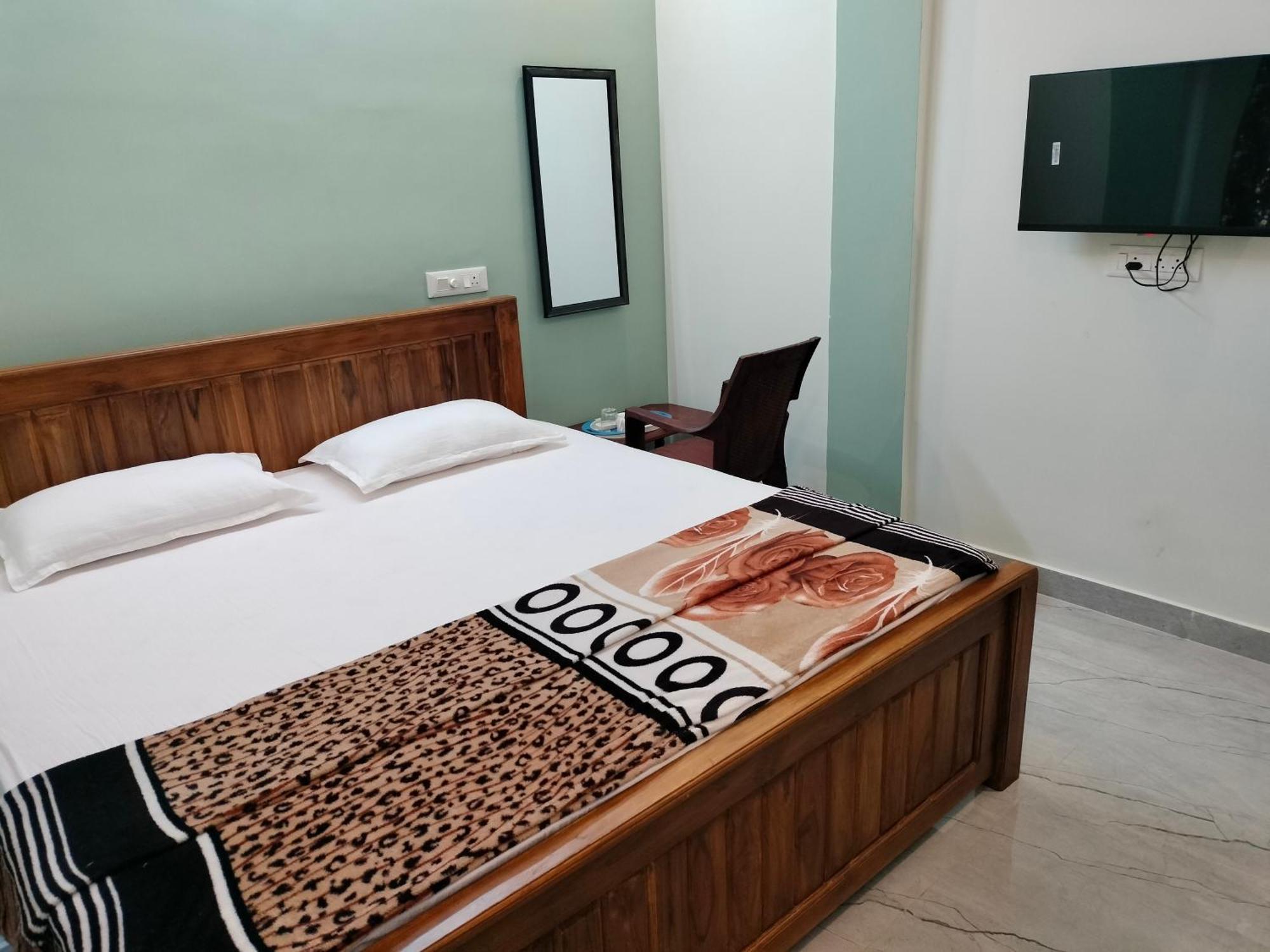 Teja Residency Hotel Alāndurai Eksteriør billede